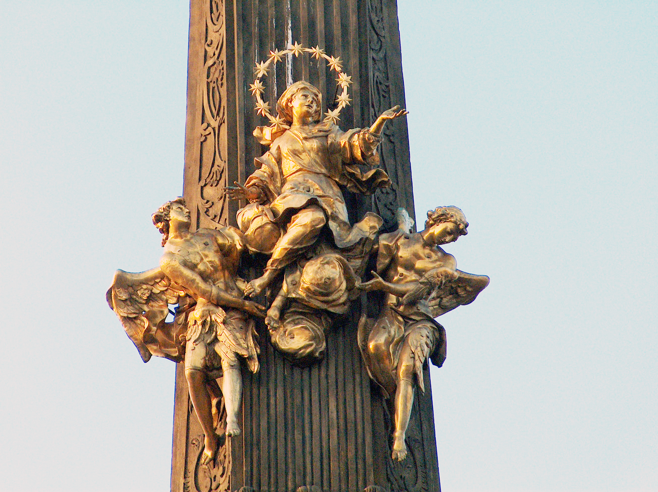 Detail sloupu Nejsvětější Trojice - Nanebevzetí Panny Marie