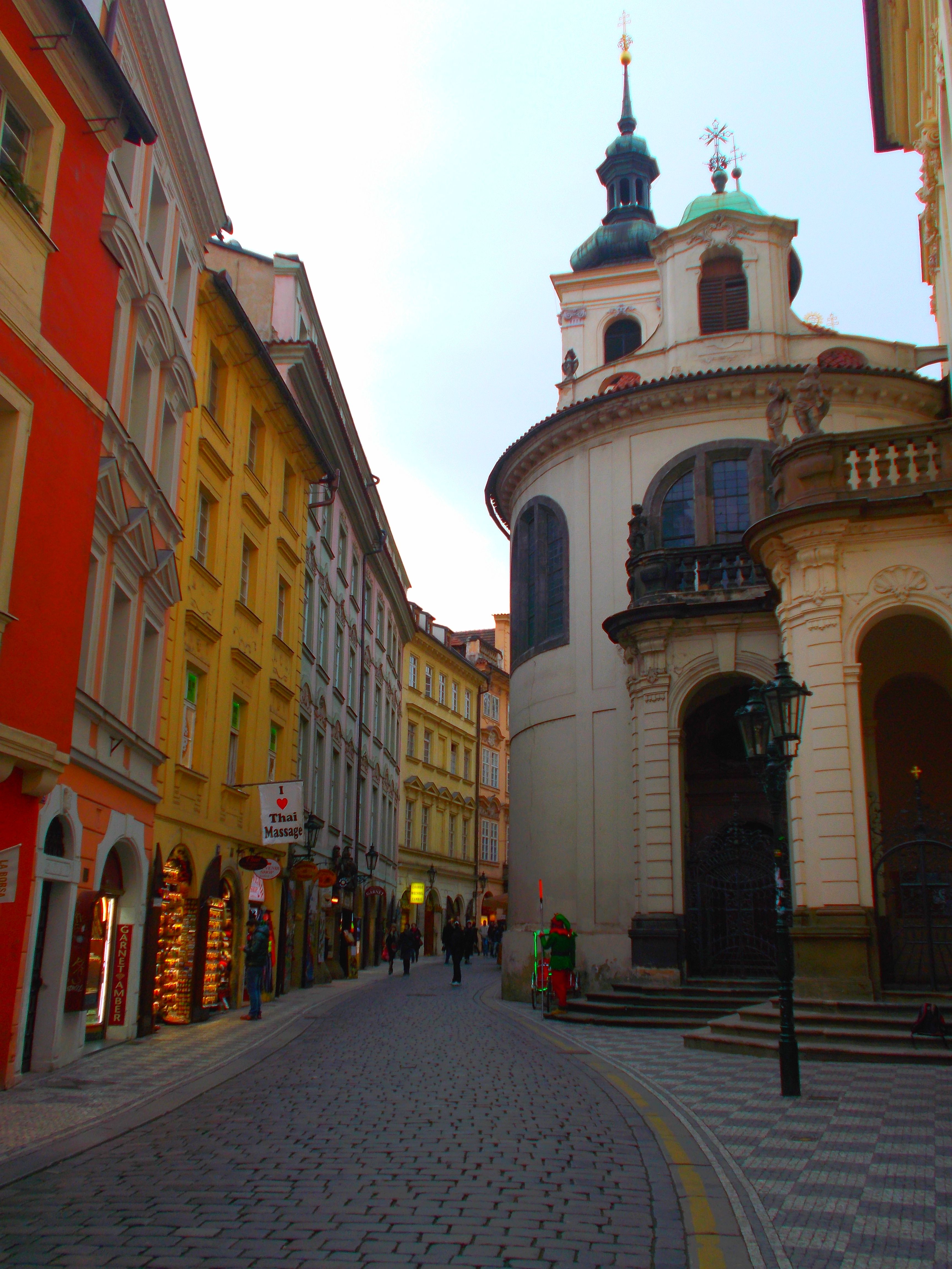 Karlova ulice byla cestou, kterou směřovaly na Hrad korunovační průvody českých králů.