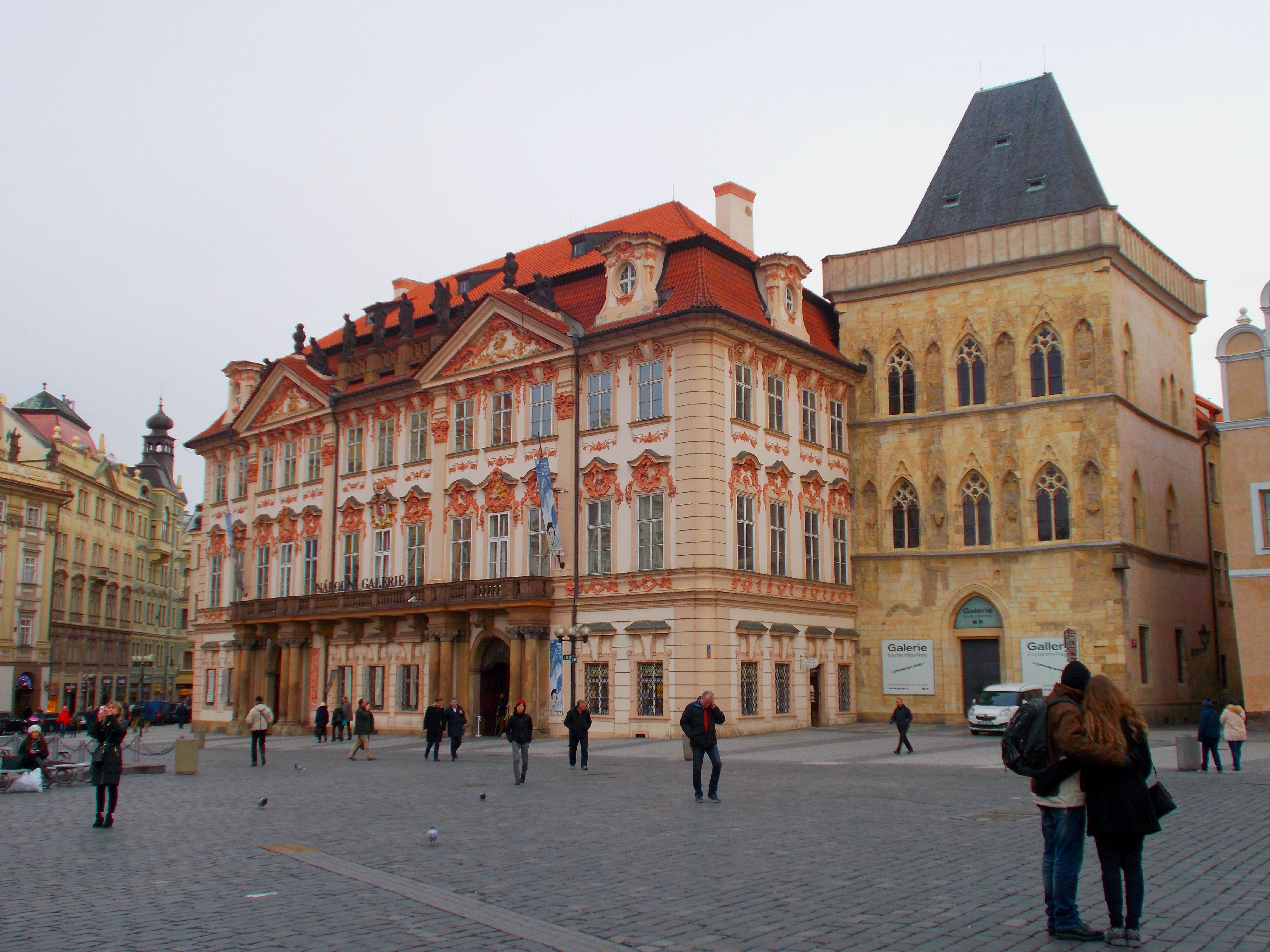 Palác Golz-Kinských - Národní galerie - s domem U Kamenného zvonu